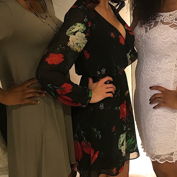 ⭐️ Host Pick!!! ⭐️ EXPRESS Floral Print Long Sleeve Surplice Dress - XS - Picture 4 of 8